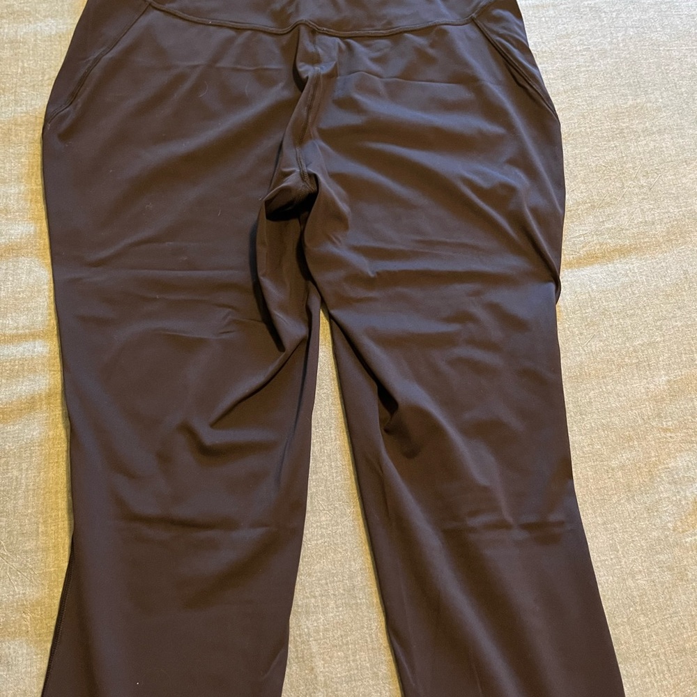 Great condition just don’t like the fit. They are curvy in the hips.